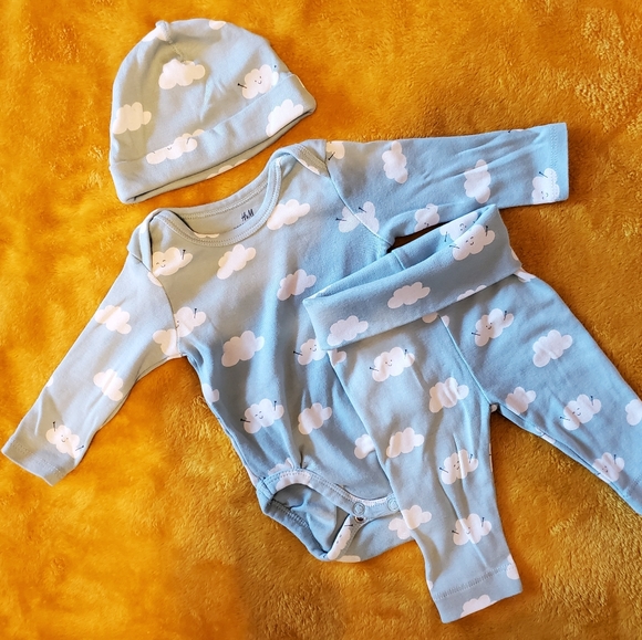 Set of 4 H&M Baby Boy Clothes - Picture 2 of 5